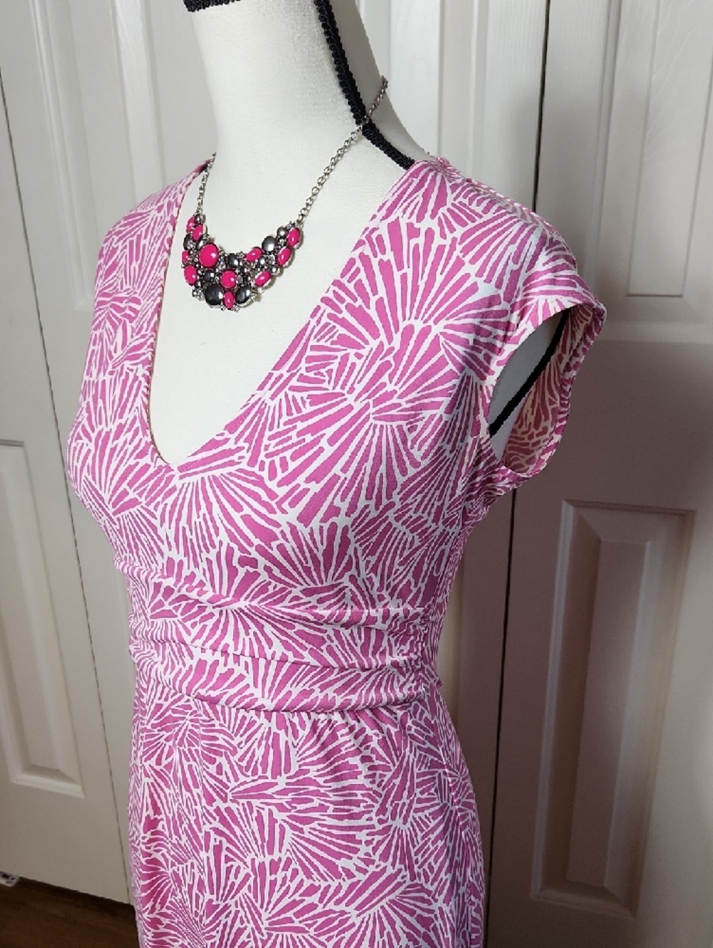 BCBGMaxAzria Pink and White V-Neck Midi Dress - Picture 4 of 12